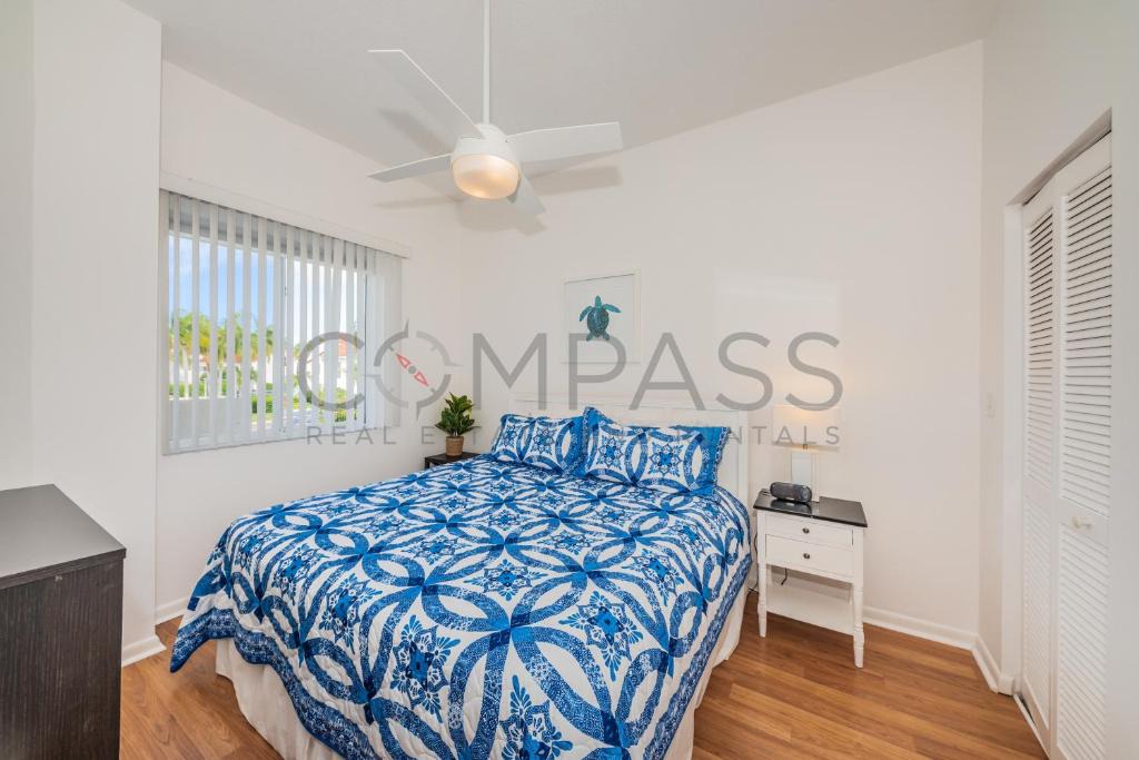 Isla del Sol House | Vista Verde E Beautifully Updated, Contemporary Condo