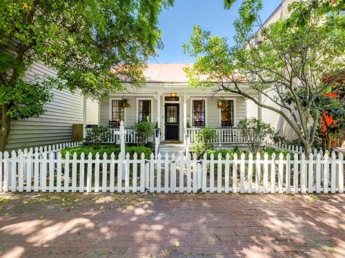 Savannah Victorian District House | Waldburg Cottage