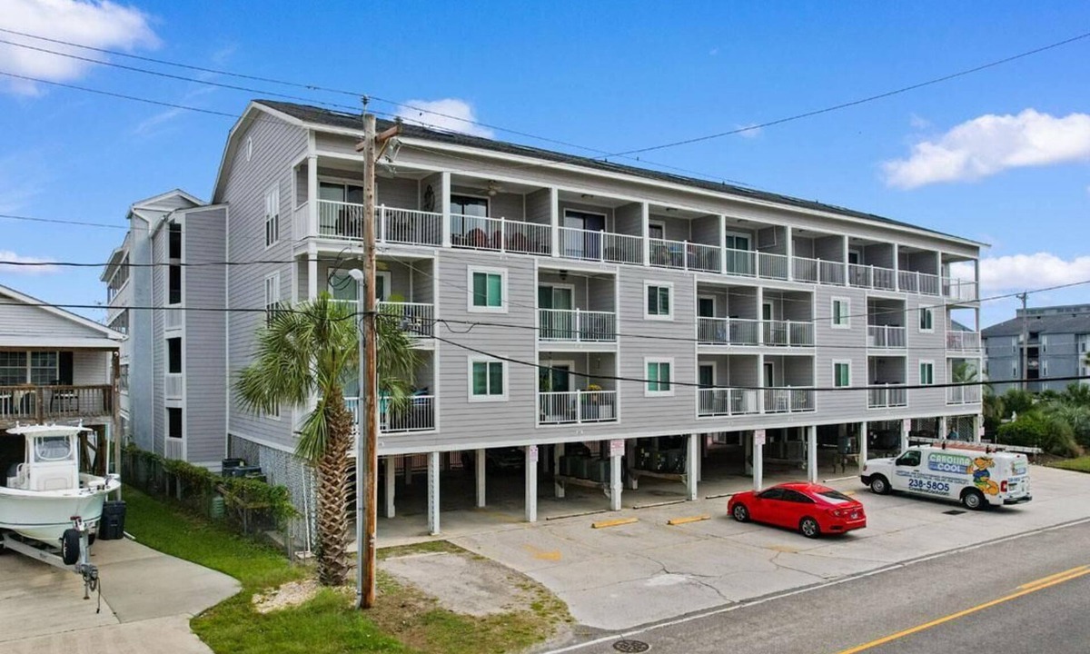 Garden City Condo | Walk to Beach - 2 Bedroom Condo