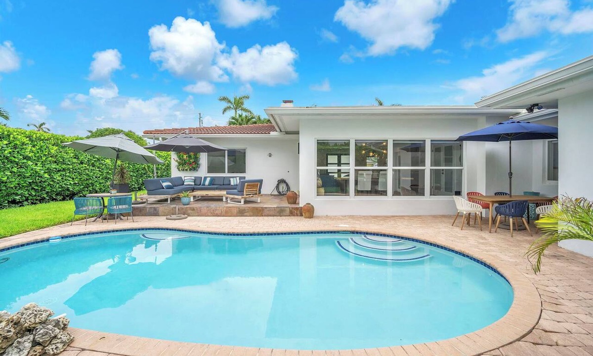Poinsettia Heights House | Walk to Beach Heated Pool + EV Charger Near Las Olas | Dolphin Isles Oasis