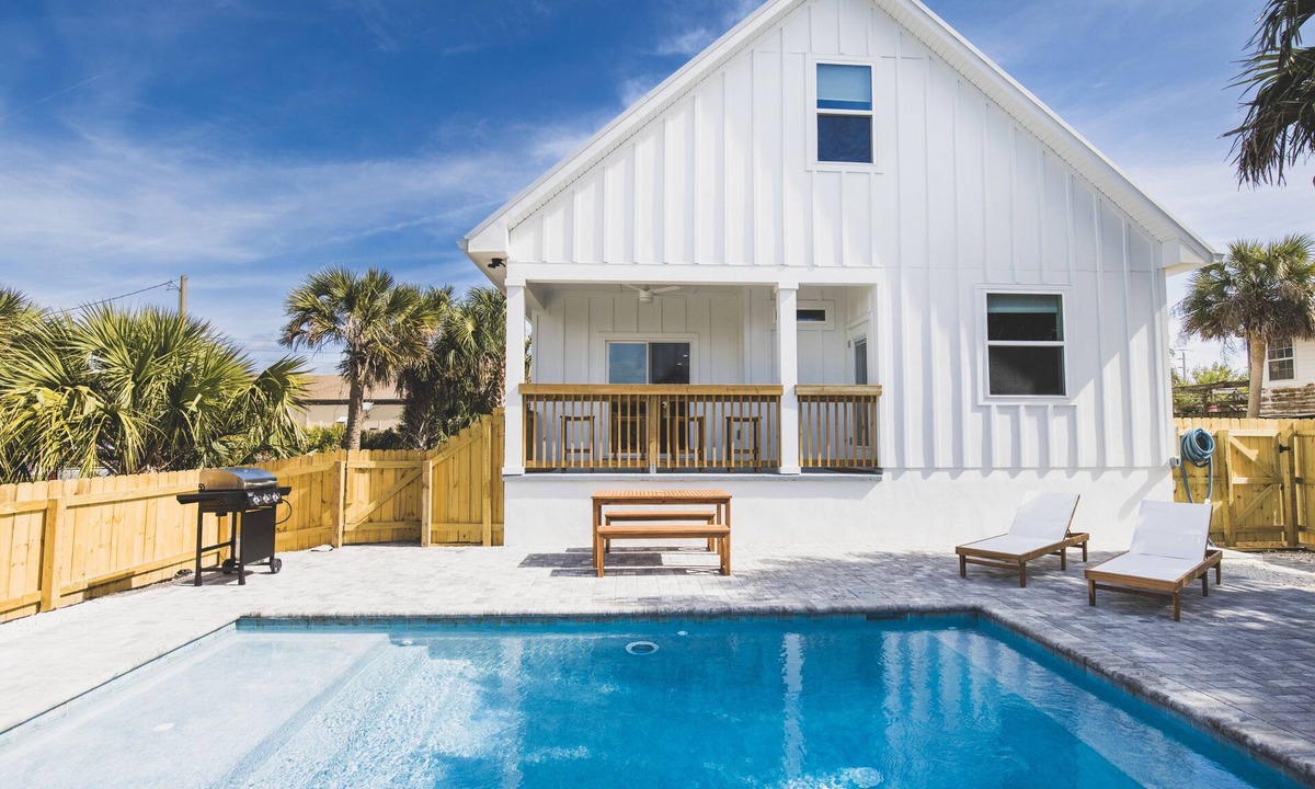 Crescent Beach House | Walk to Beach! Heated Pool Boat Parking EV Charger