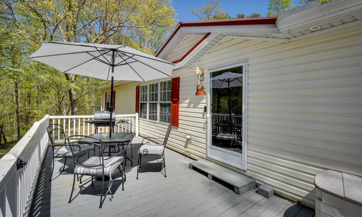 Hayesville Cabin | Walk to Lake Chatuge! Hayesville Cabin w/Fire Pit