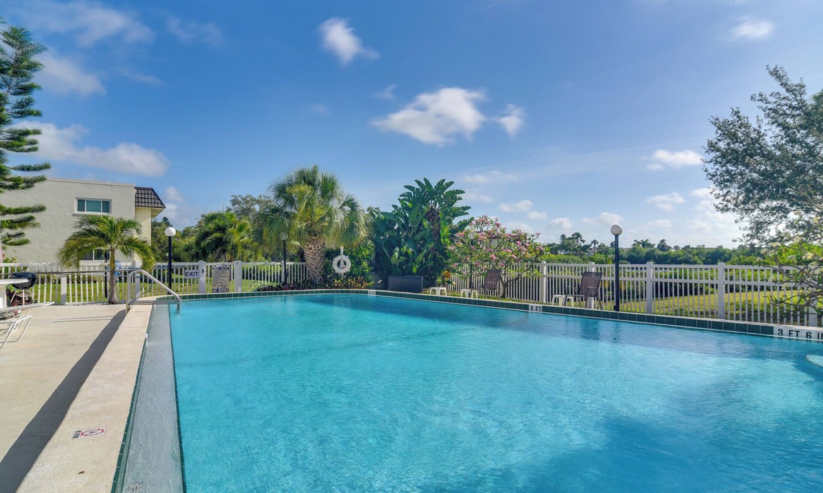 St. Petersburg Condo | Walk to Ocean! St. Petersburg Extended Escape