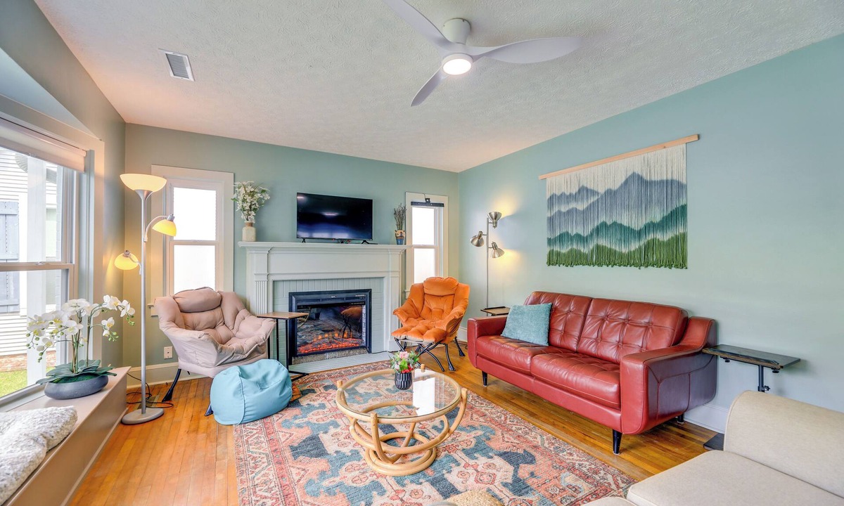 Burgaw House | Walkable Escape in Dtwn Burgaw! Quiet Home w/Yard