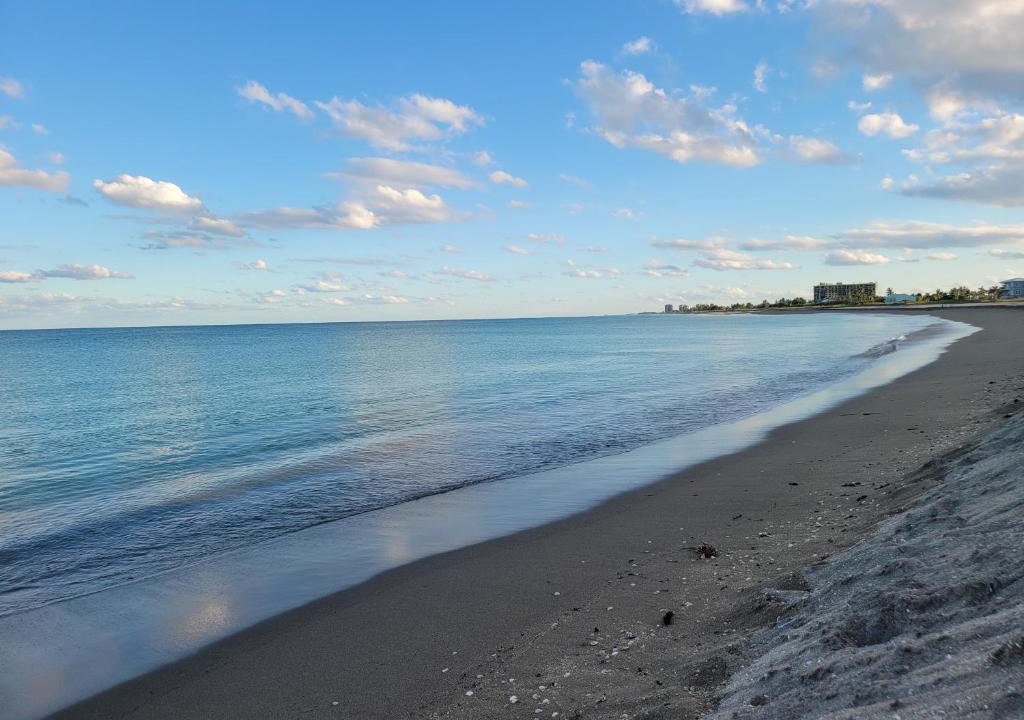 Fort Pierce Apartment | WALKING DISTANCE FROM THE BEACH