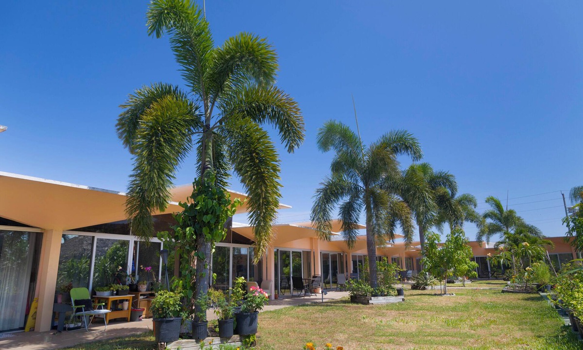 Warm Mineral Springs Hotel | Warm Mineral Springs Motel