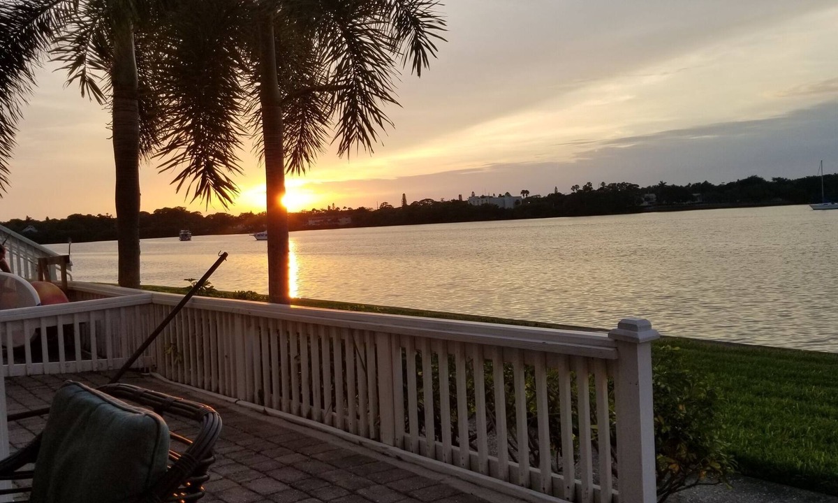 Coquina Key Condo | Waterfront 2-bedroom 1 bath condo at Waterside North in fantastic St. Petersburg