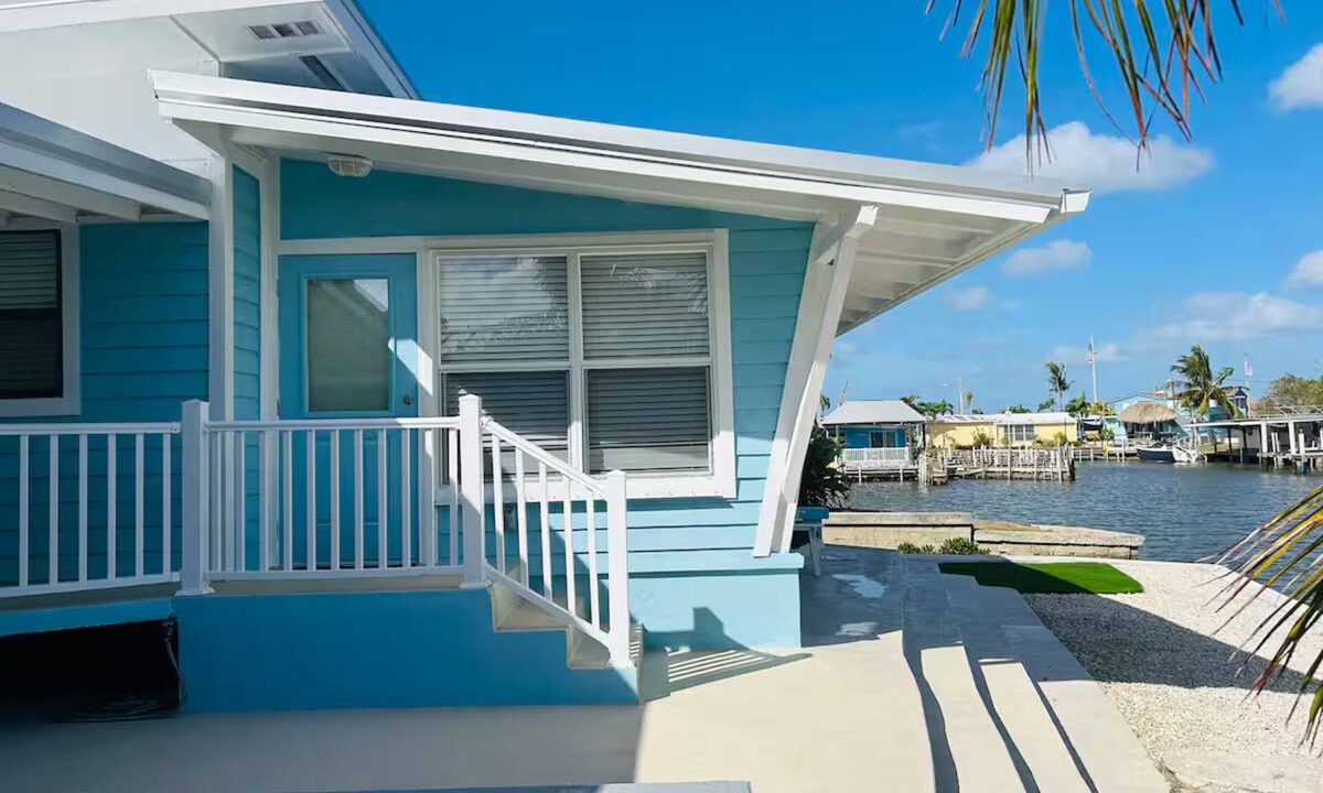 Goodland House | Waterfront 3-BR, 2-BA Pet Friendly Vacation Rental 5 mi to Marco Island