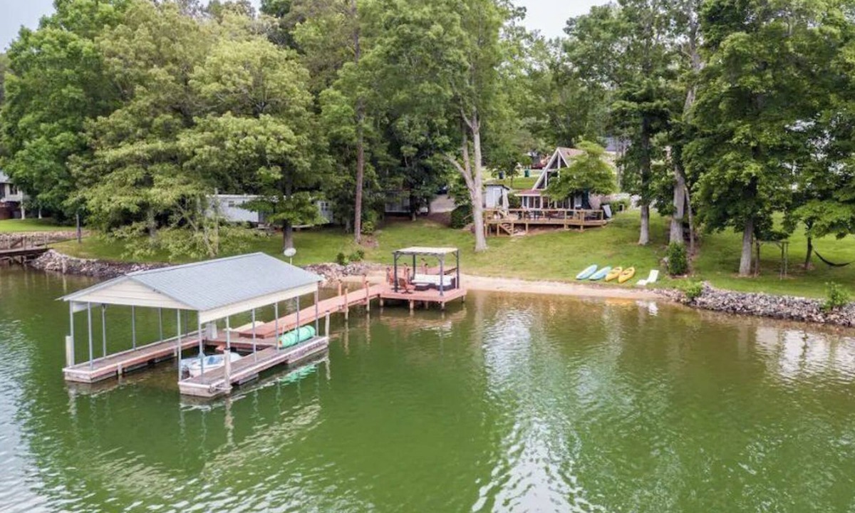 Sherrills Ford House | Waterfront A-Frame: Hot Tub, Fire Pit, Beach, Boat