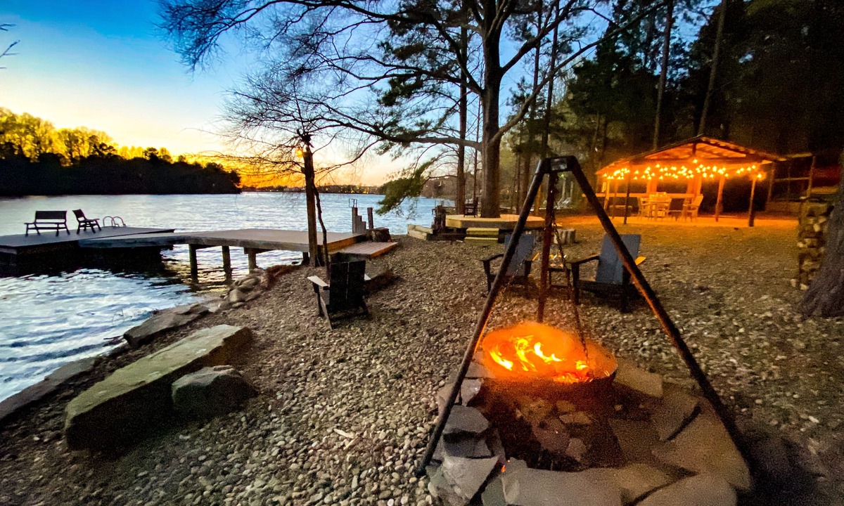 Cornelius Apartment | Waterfront apartment near downtown Davidson