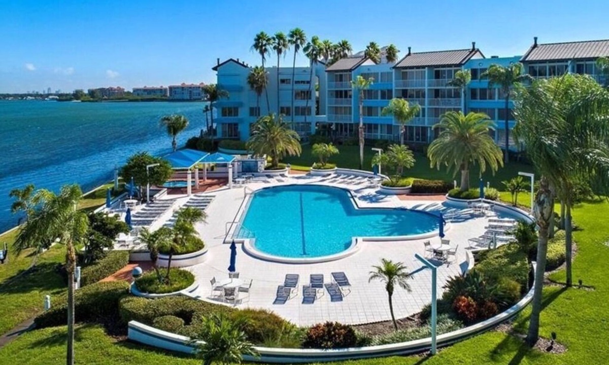 Bayway Isles Condo | Waterfront Boca Ciega Bay with sunset views - 2 BR, 2 Baths