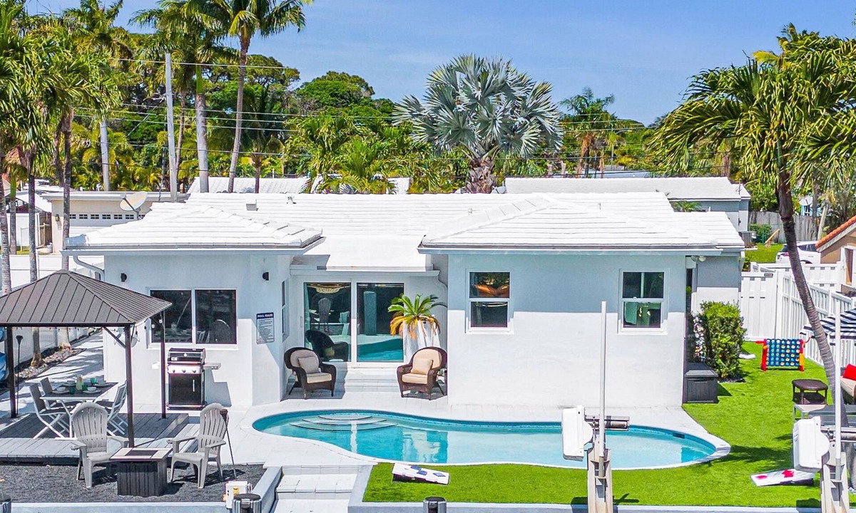 South New River Isles House | Waterfront Bungalow / Heated Pool / Pineapple Key