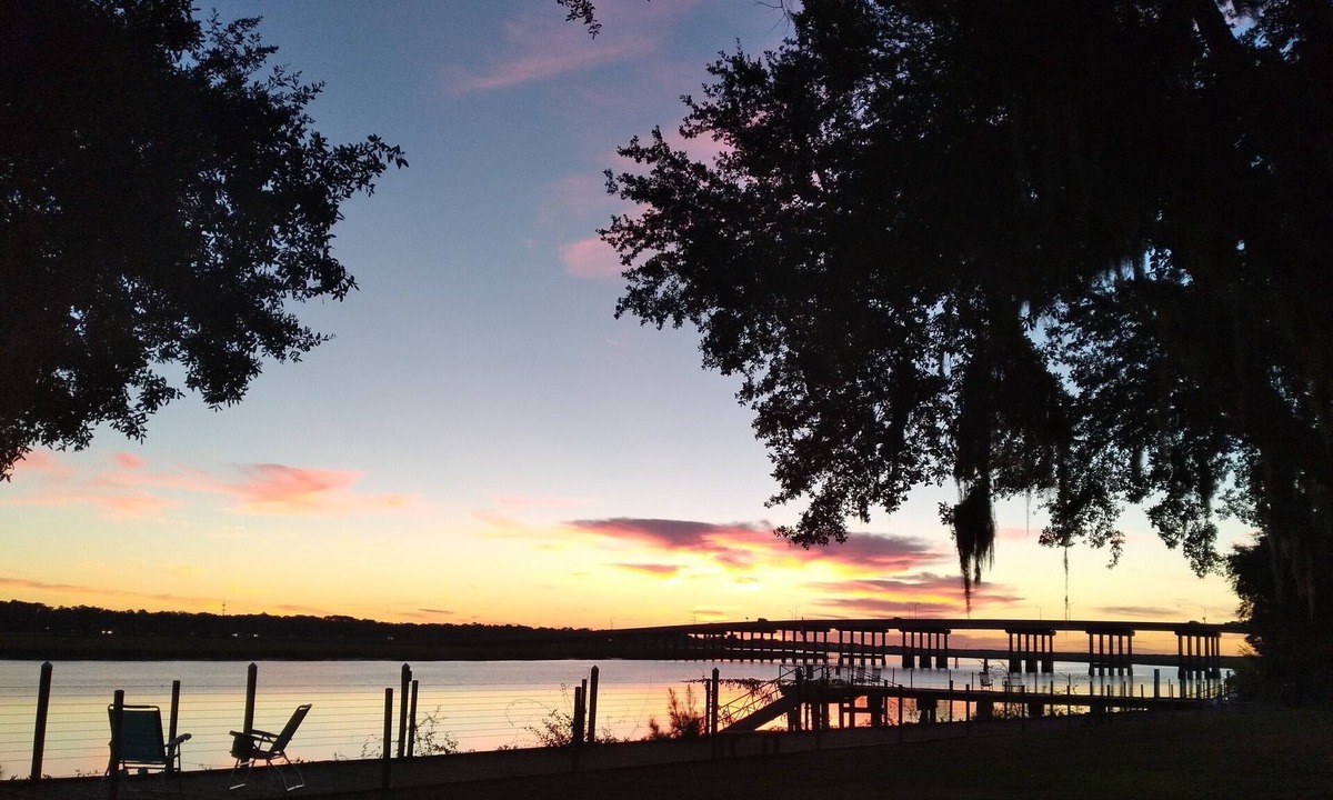 Beaufort Condo | Waterfront Condo Conveniently Located to MCRD Beaufort and Port Royal