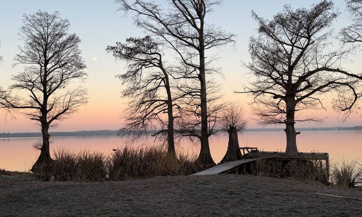 Samburg Cabin | Waterfront Duck & Fishing Lodge - Large Groups - 3 TRAILER PARKING Private Dock