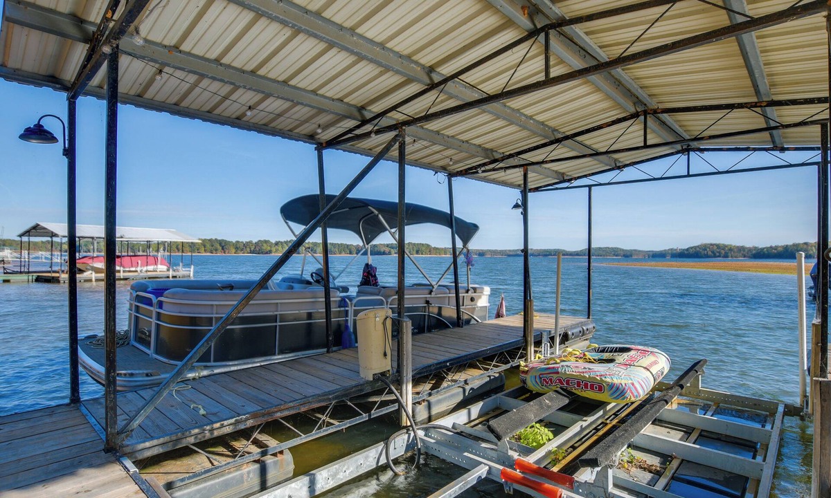 Townville House | Waterfront Lake Hartwell Home < 1 Mi to Marina!
