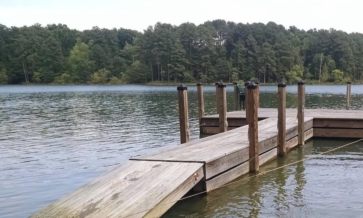 Manson House | Waterfront Lake Home - Private Dock & 1/4 Mile Beach - High Speed Wifi - RV Hook