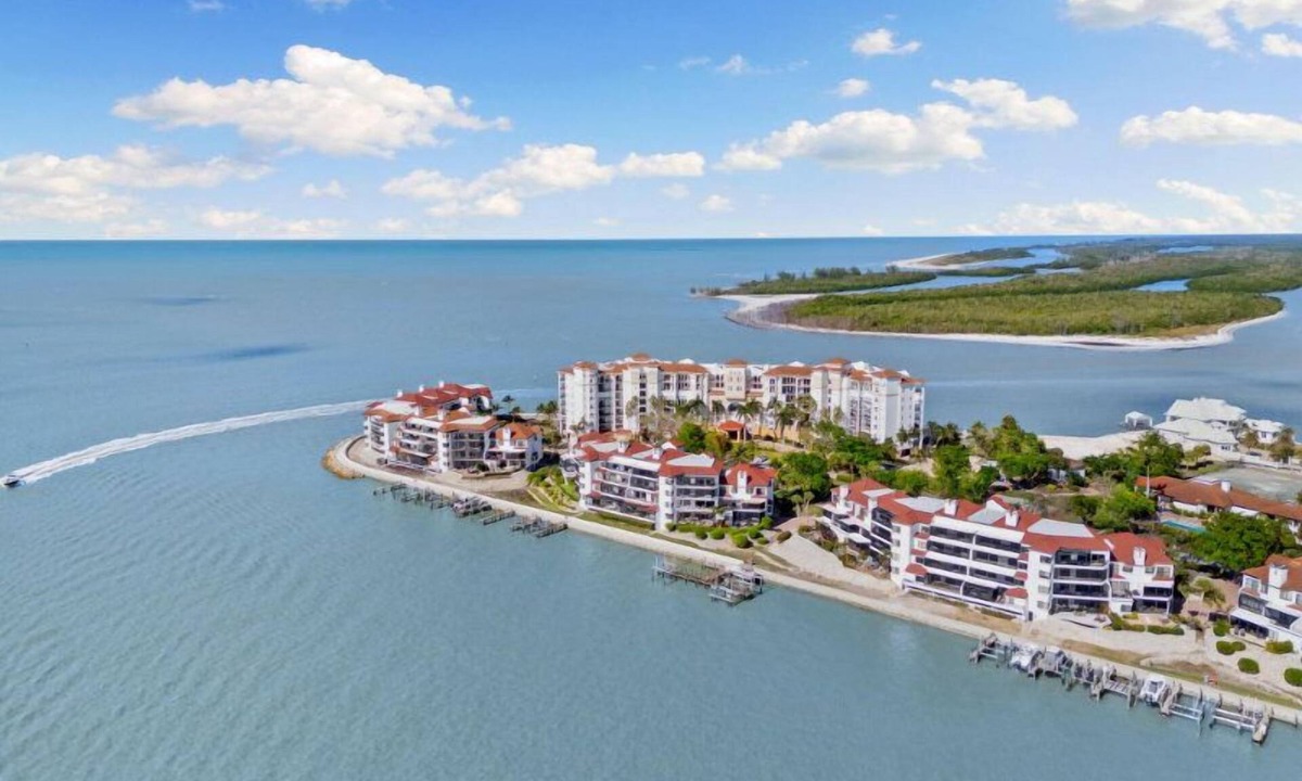 Isles of Capri Condo | WATERFRONT PARADISE-1ST FLOOR LUXURY 2/2 CONDO ON TROPICAL ISLAND-ISLES OF CAPRI