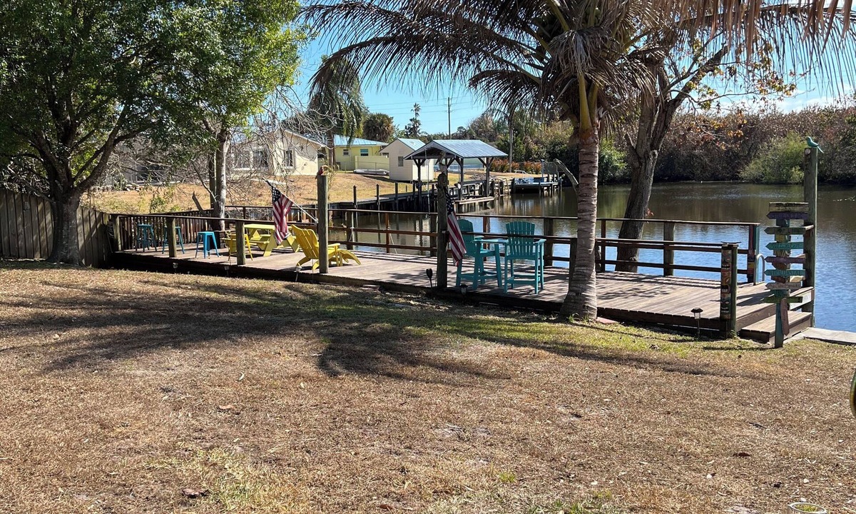 River Park House | Waterfront Tiki Oasis - Dock & Ocean Access