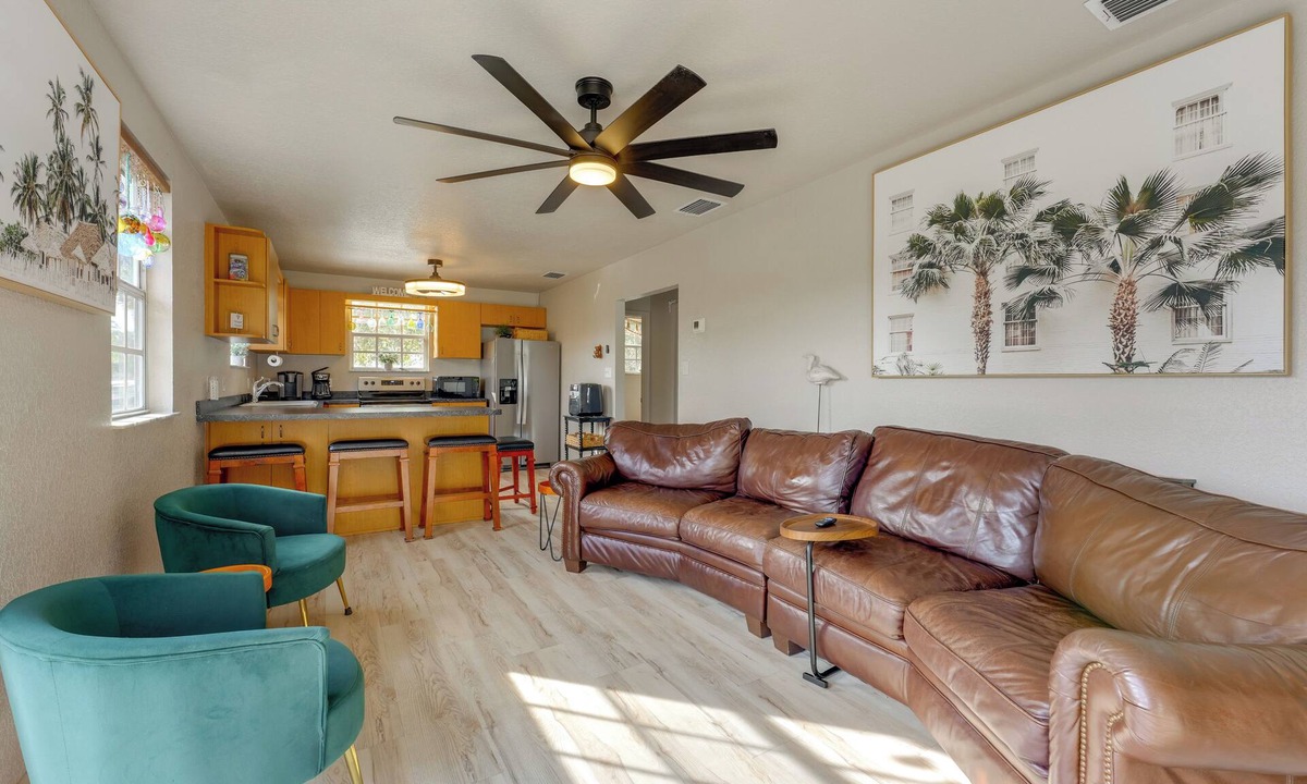 Weeki Wachee Gardens Cottage | Waterfront Weeki Wachee Home w/Dock & Game Room!