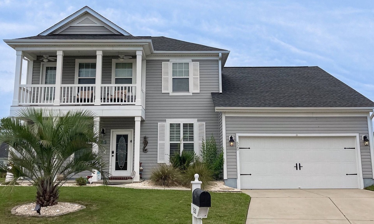 Forestbrook House | Waterway home with enclosed yard on cul de sac