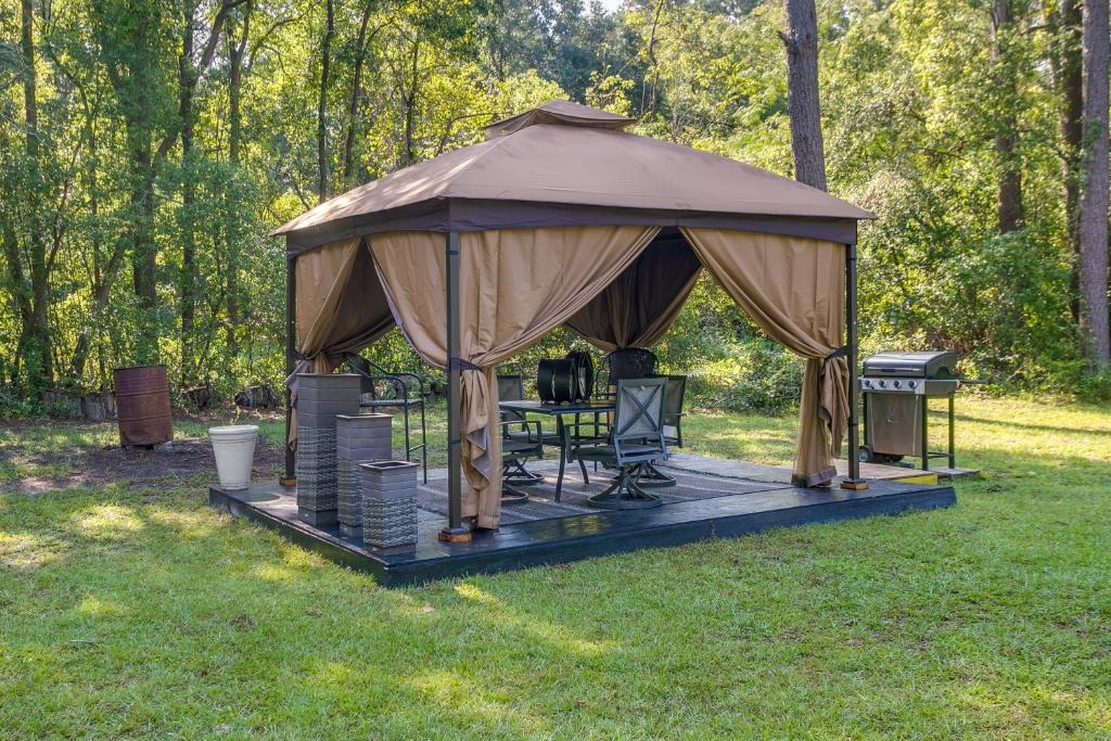 Waycross House | Waycross Vacation Rental w/Private Backyard!