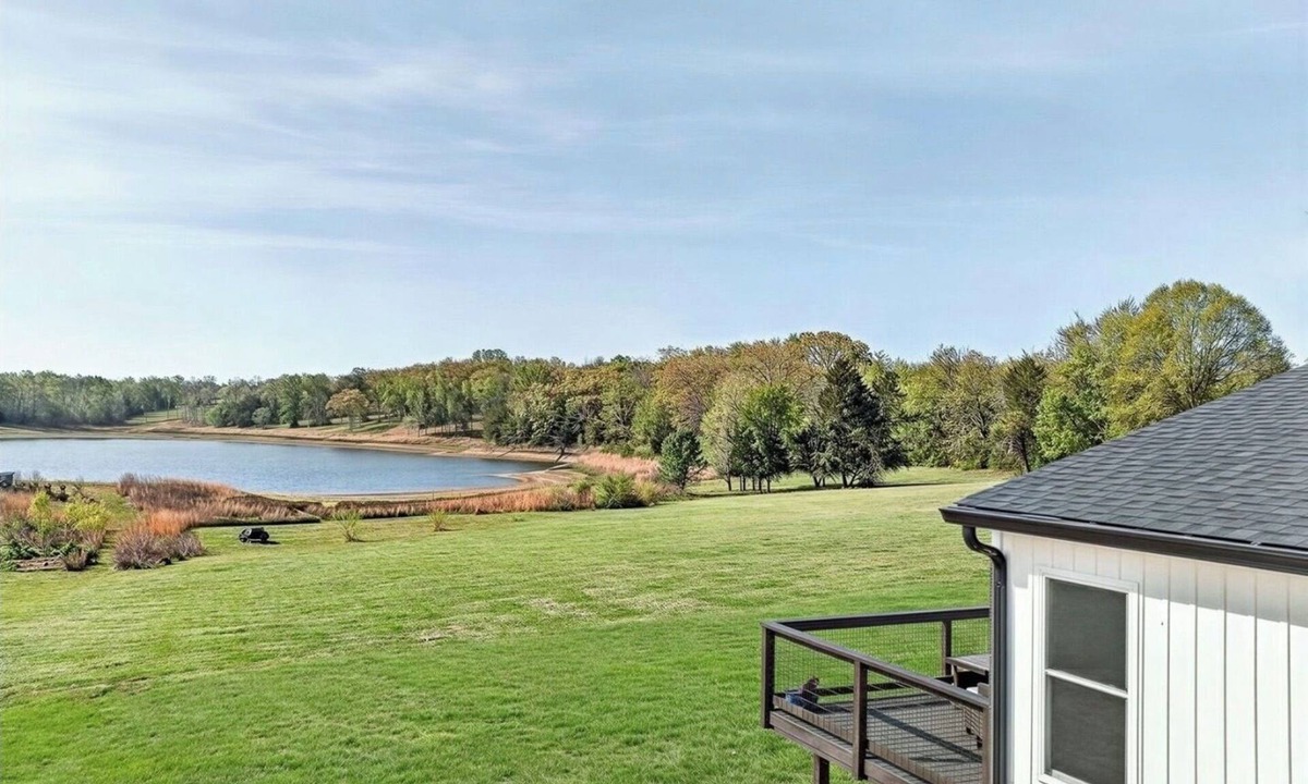 McMinnville House | Welcome to Eagle's Perch Lake Retreat on 5 Peaceful Acres