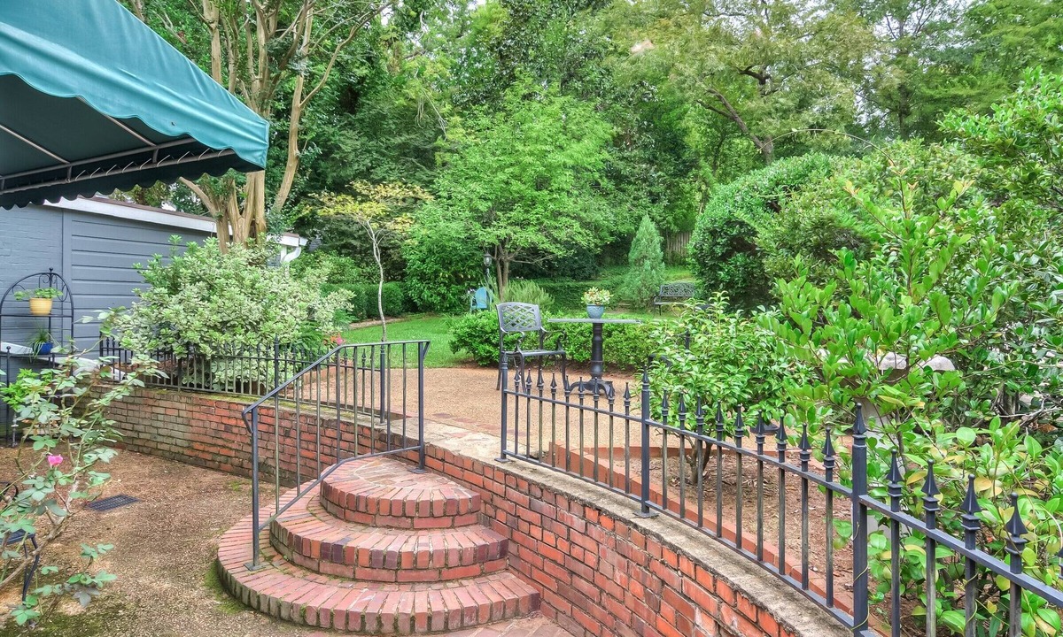 Summerville Cottage | Welcome to Summerville Cottage in Augusta GeorgianReady to rent for Masters week