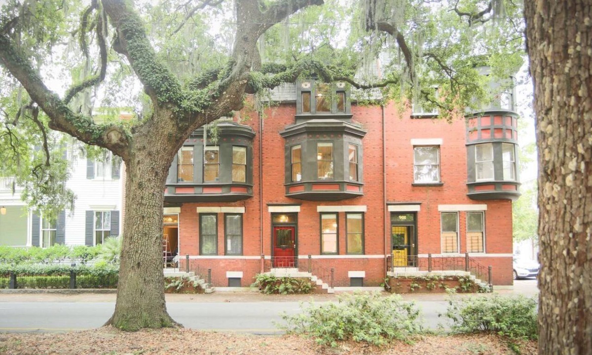Savannah Victorian District Apartment | Well Appointed Row Home Overlooking Forsyth Park by Lucky Savannah