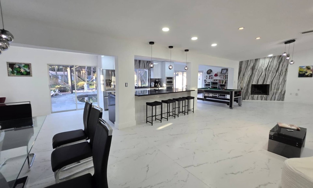 Greenview Shores House | Wellington Charming House with Heated Pool