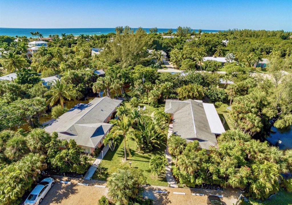 Tradewinds House | West End Paradise 4