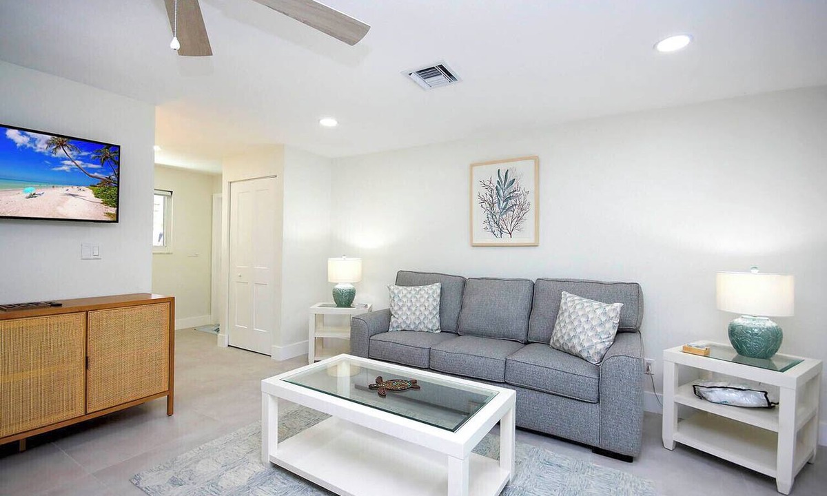 Tradewinds Condo | West End Paradise Unit Turtle 2 - One bedroom suite w/water views