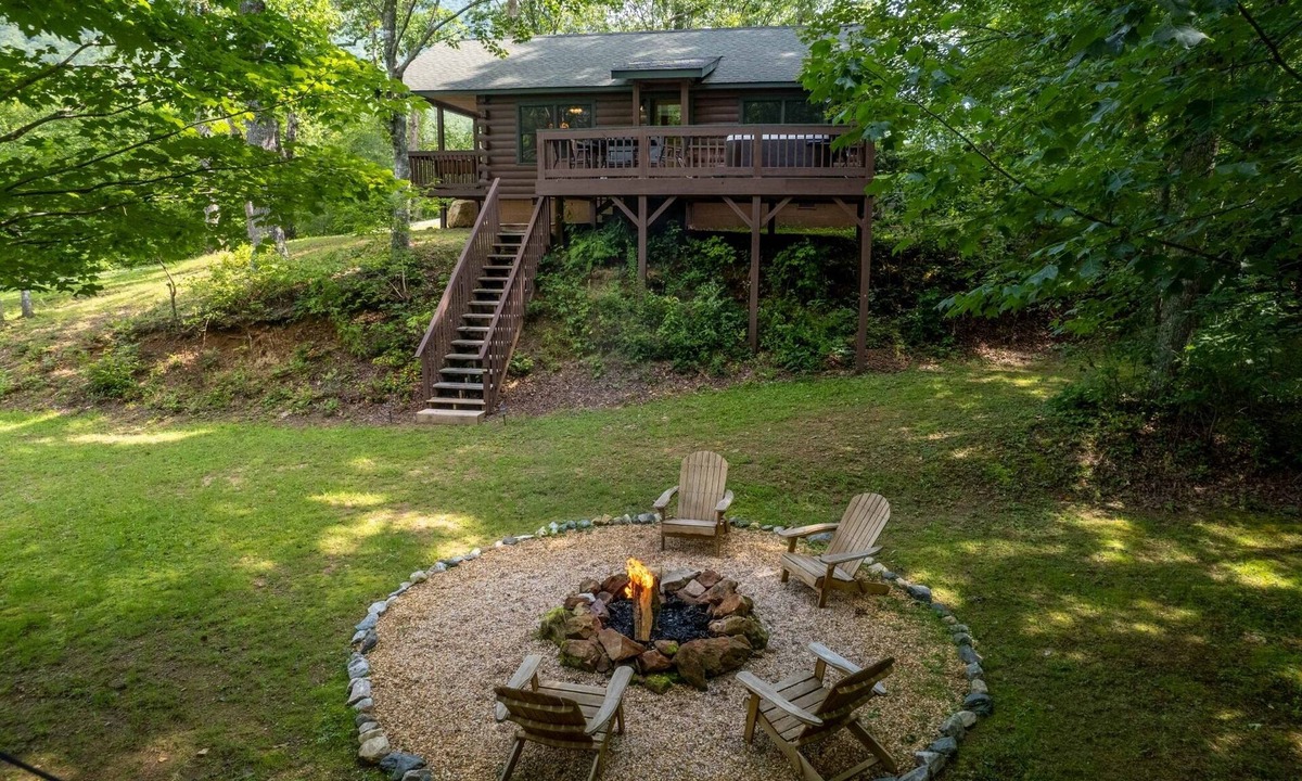 Robbinsville Cabin | Whippoorwill Lake-Fire Pit - Covered Porch - Gas Grill