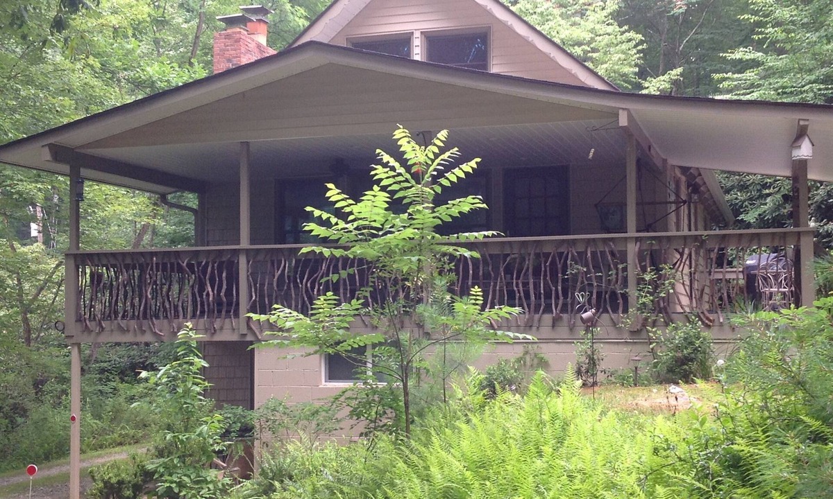 Pisgah Forest House | White Squirrel Lodge - Family friendly, pond & stream, breezy porches & wildlife