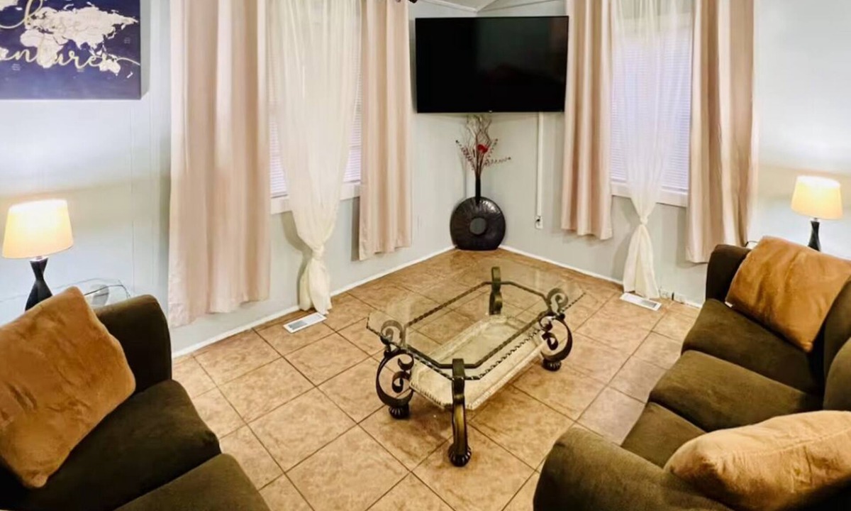 Garden City House | Whole House-Near Airport, Beaches & Downtown Savannah