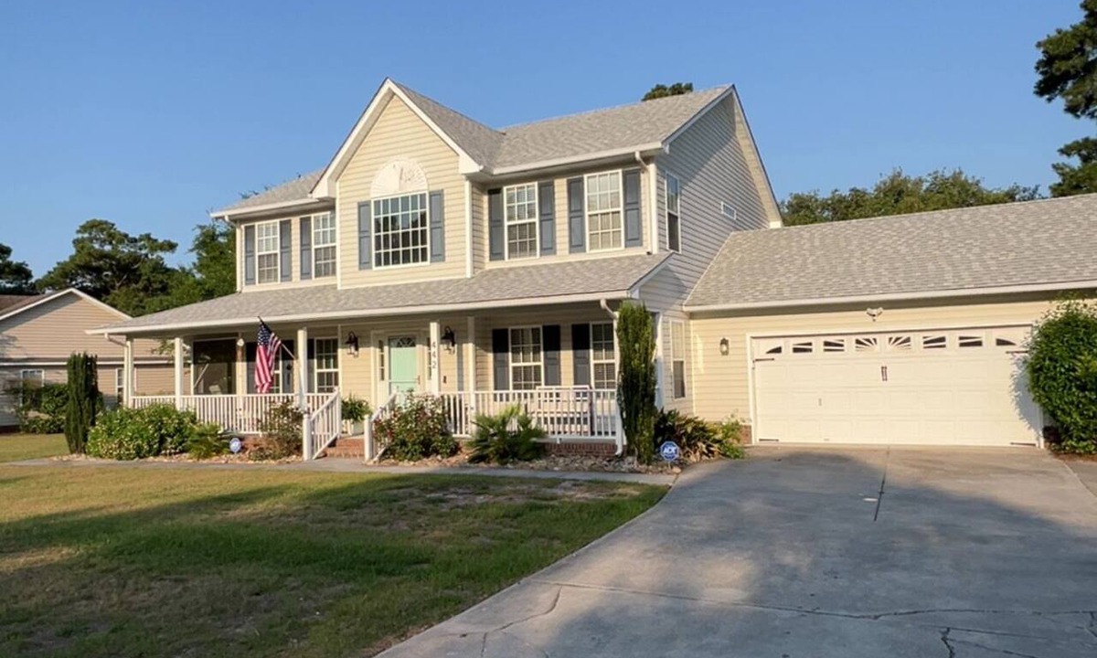Cape Carteret House | Whole house on golf course and minutes to beaches