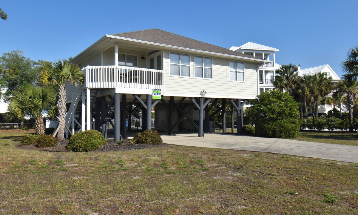 Inlet Harbour House | Windjammer - Walk to Beach in Garden City Beach