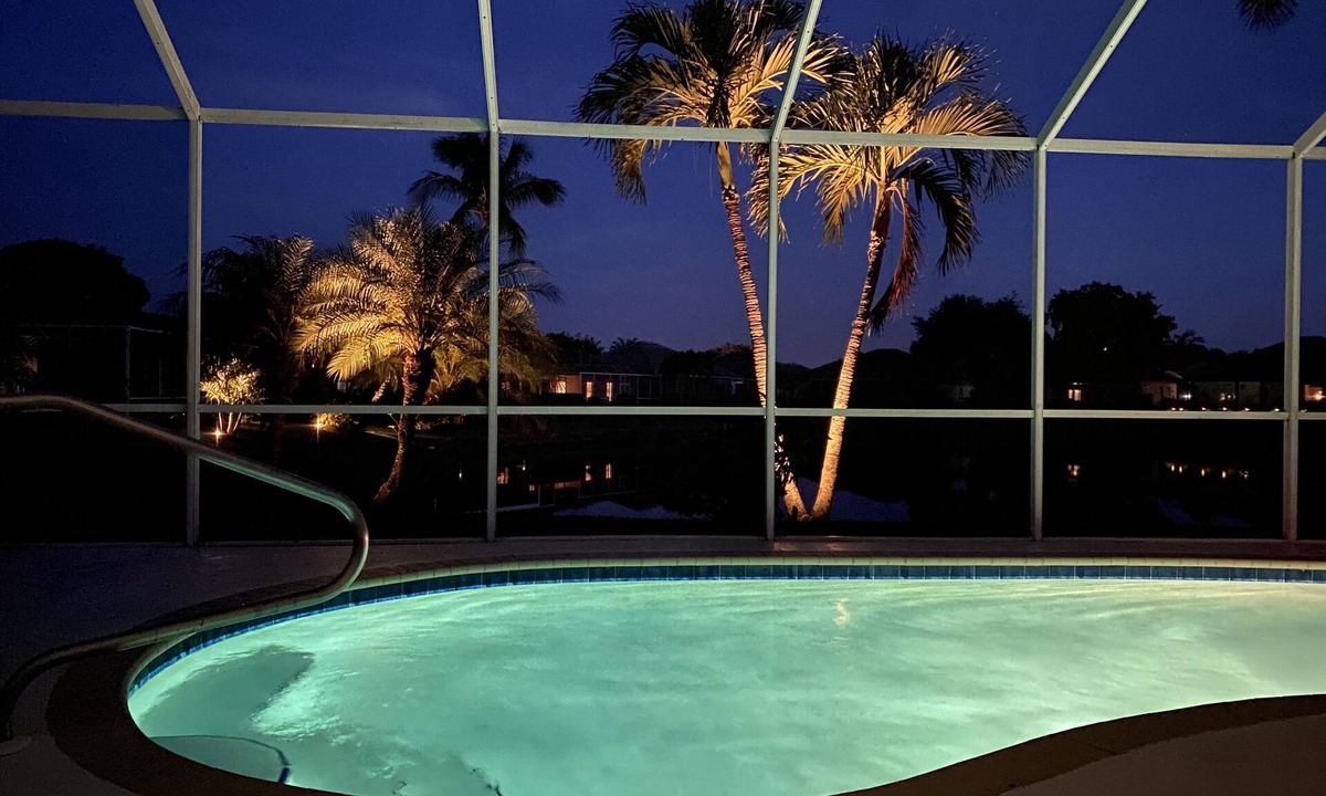 Falcons Glen House | WinterPerfect 3 bedroom Naples Home-South Facing 84 degree HEATED Saltwater Pool