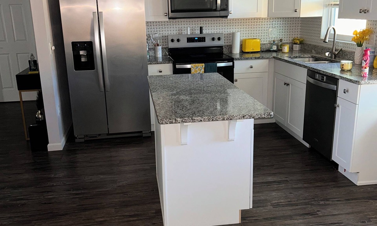 South Bradenton House | Wonderful 2-bedroom unit minutes from the beach!