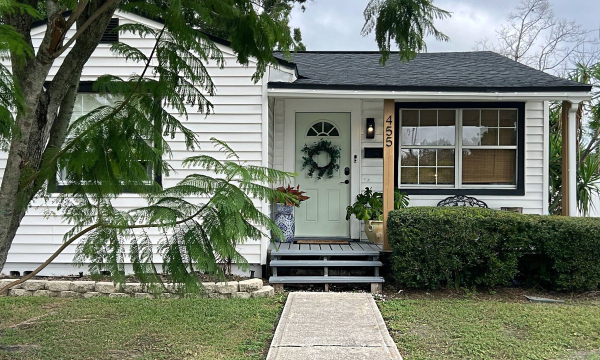 St. Petersburg House | Wonderful bungalow completely remodeled in St. Petersburg