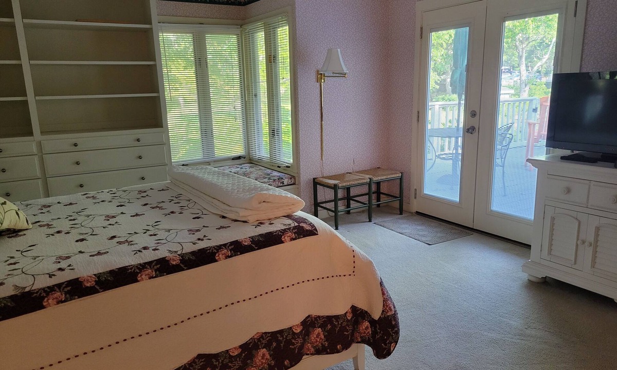 Arcadian Shores Villa | Wonderful Oasis in Kingston Plantation, near the Embassy and Hilton.