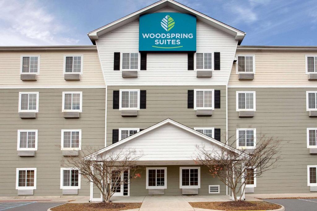 Greenbrier West Hotel | WoodSpring Suites Chesapeake-Norfolk South