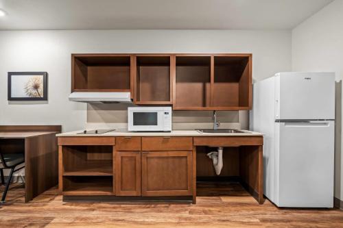 Orlando Hotel | WoodSpring Suites Orlando East UCF