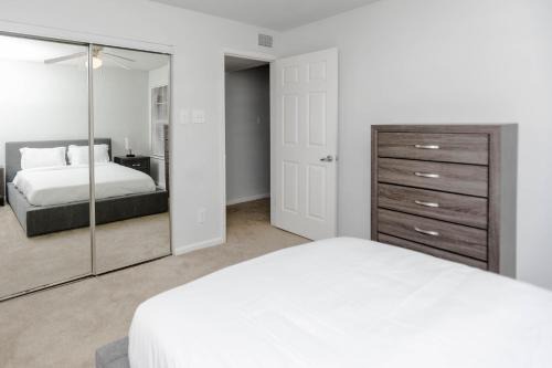 Coliseum Central Apartment | Wyndham 1205 Modern luxe 2BD2BA I Parking