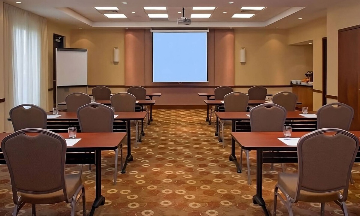 Gwinnett Place Hotel | Your Relaxing Getaway 4 Pet Friendly Units! Close to McDaniel Farm Park!