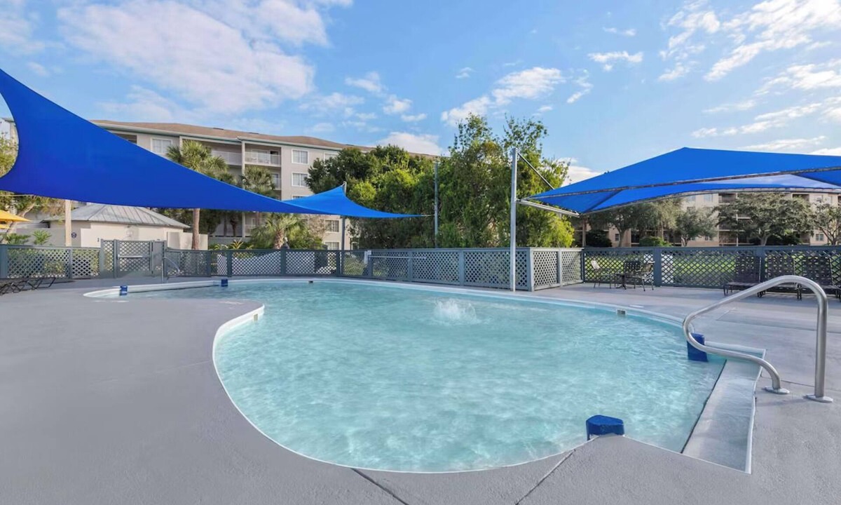 West Kissimmee Hotel | Your Search for the Perfect Stay Ends Here! Outdoor Pool, Unit with Kitchen!
