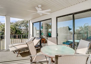 111 Sea Cloisters - Oceanfront -Pool- Private Stairs to Water
