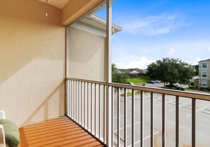 Amazing 2 bedroom condo close to Disney with access to resort facilities