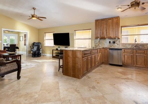 Beautiful Updated Home w/ heated pool/spa - 5 min from the beach in NAPLES