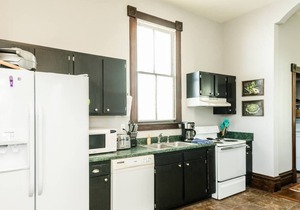 Big Blue House Upper- Near Forsyth Park - Sleeps 8