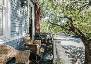 Big Blue House Upper- Near Forsyth Park - Sleeps 8
